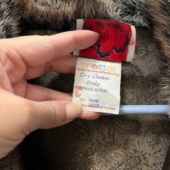 Women's Fur Collar Coat - Picture 6 of 6